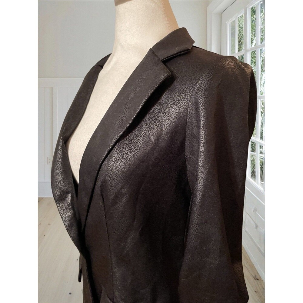 LC BY LAURA CRUZ Women's Black Textured Faux Leather Ruched Sleeve Jacket S NWT - Picture 3 of 11